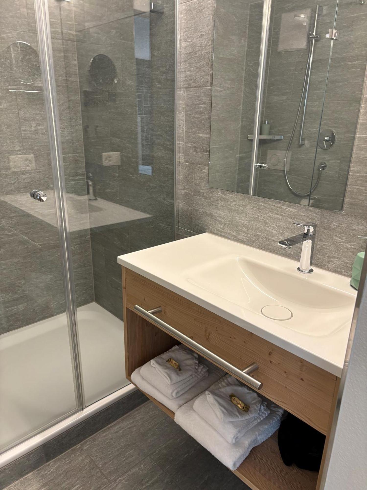 Appart Hotel Pitschonia Self Check-In Андеер Екстериор снимка
