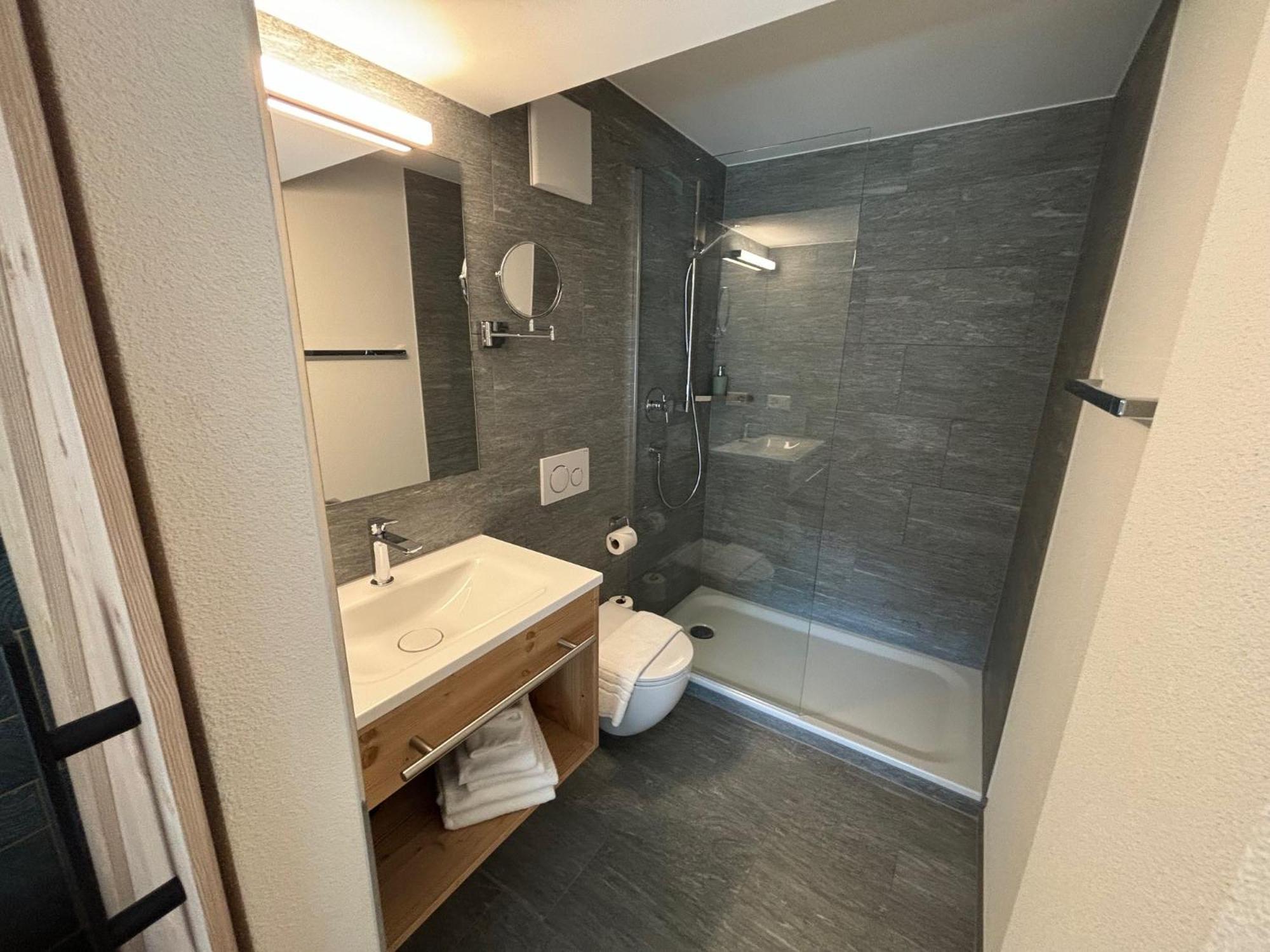 Appart Hotel Pitschonia Self Check-In Андеер Екстериор снимка